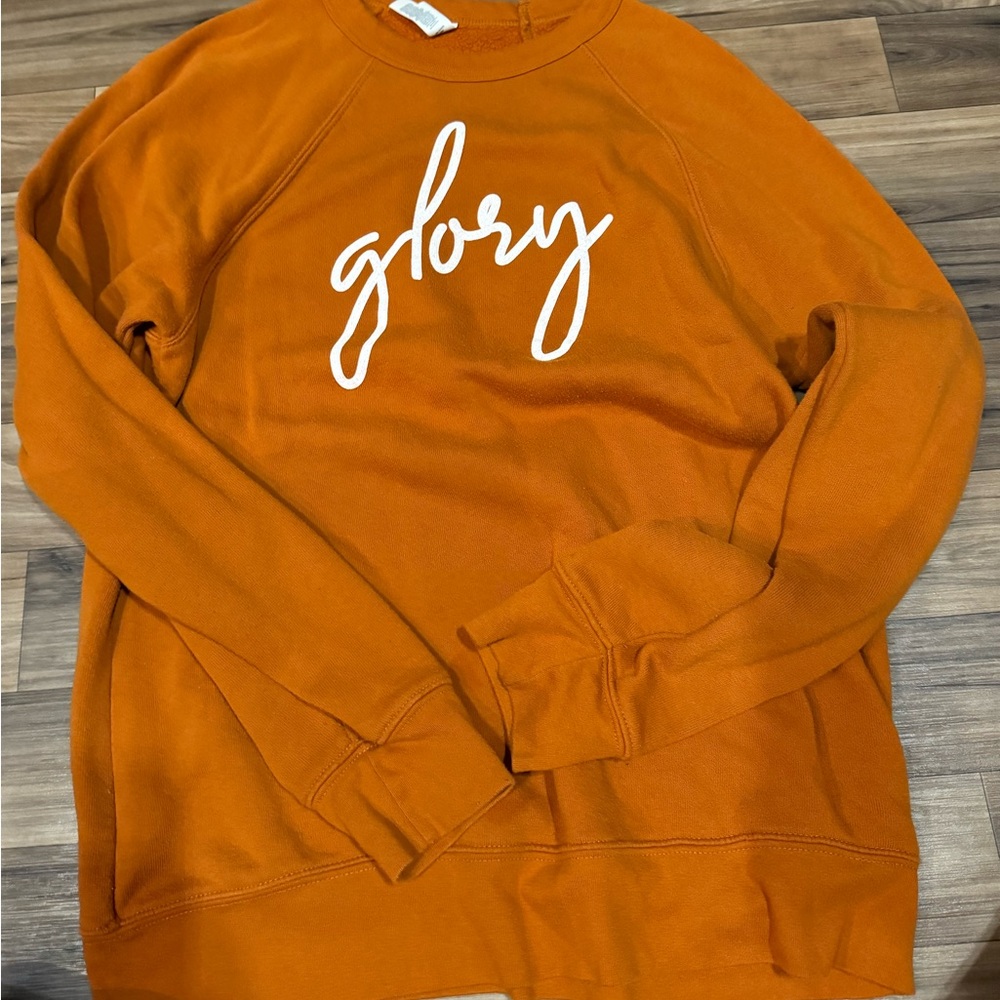 Crewneck sweatshirt.